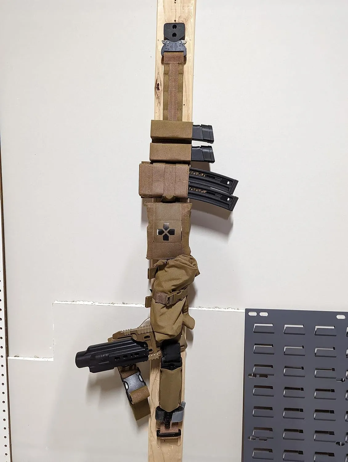 Holder Storage Rack subtractive military Tactical D Ring Cobra Buckle Belt Wall Mount Gear 