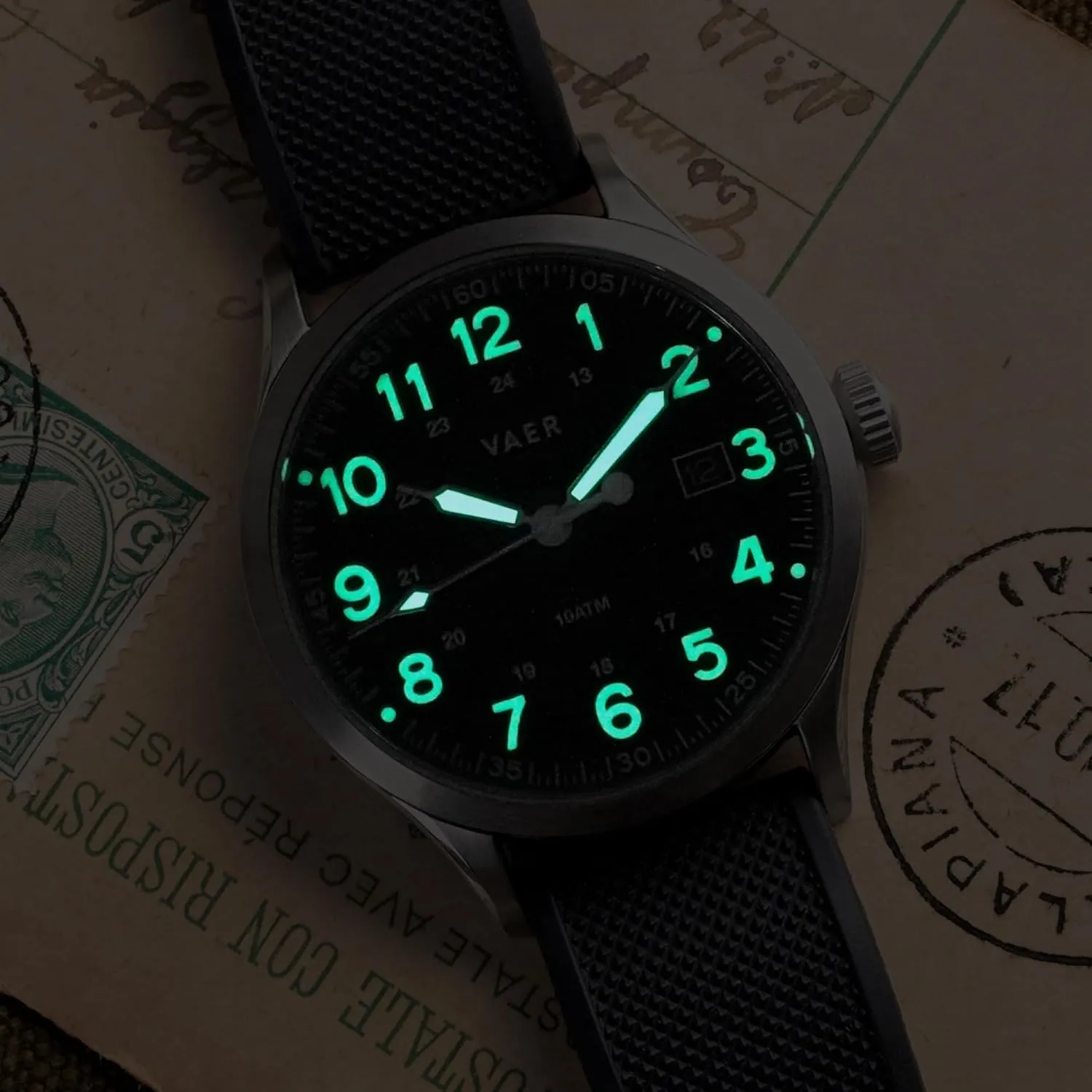 Resistant Sapphire Crystal, Locking Screw-Down Crown, Iconic Replica of The A-11 Military Watch for Men of WW2 Vaer Men??s Field Watch, Quartz Movement for Accurate immigrate Timing, Scratch 