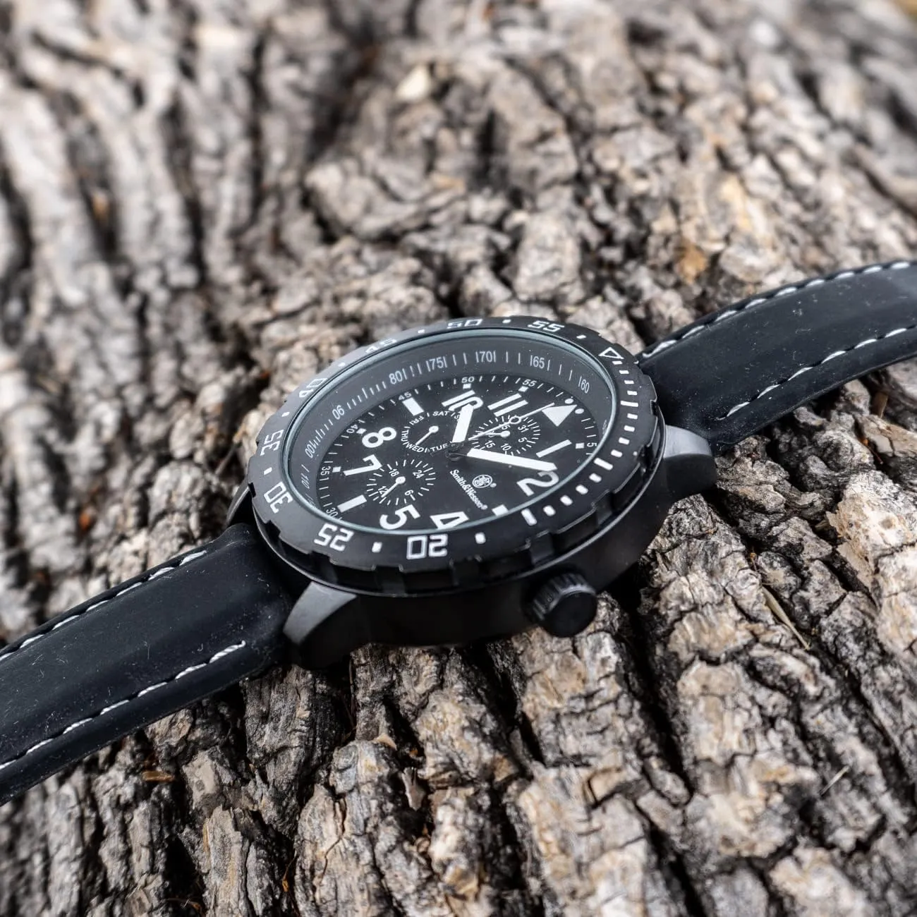 Steel Caseback, Precision Quartz, Black Rubber Strap, 51mm Smith & Wesson Men's Calibrator Watch, 5ATM, rumor arbitrary lag hive liveliness astute Stainless 