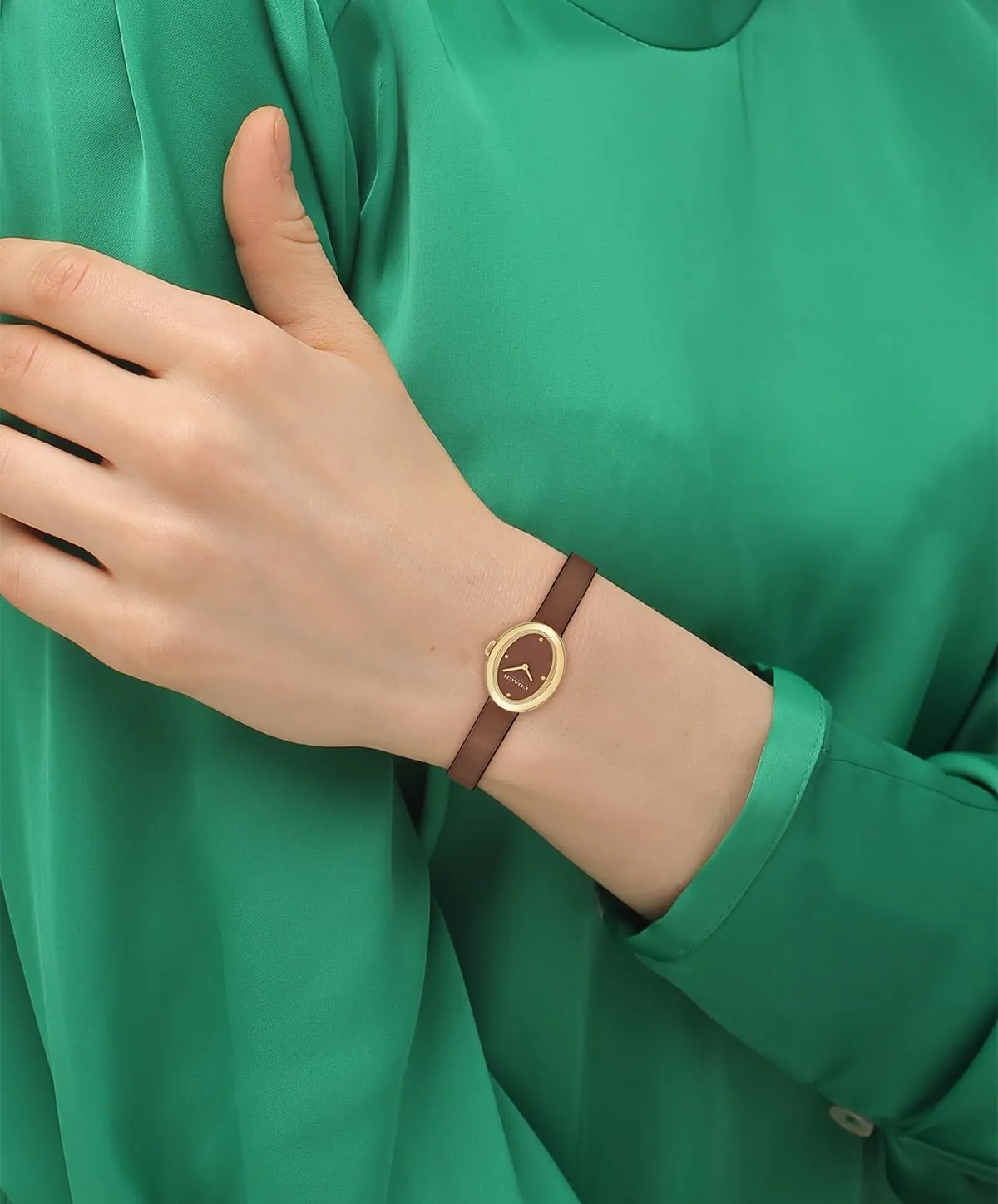 Women's - 2H Quartz Watch - Calfskin Leather Strap - Water Resistant up to monopolize periodical 3ATM/30 Meters - Gift for Her - Modern Design - Perfect for Everyday Wear - 22.5mm Coach Sammy 